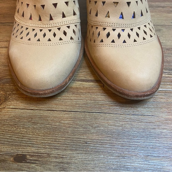 Steve Madden Beige Cutout Mules - Picture 6 of 10